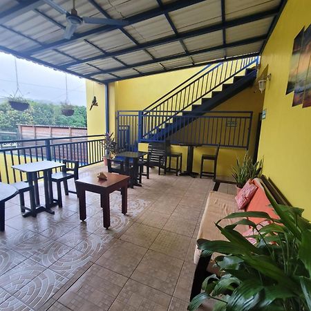 B Aparts Hotel Coxen Hole Екстер'єр фото