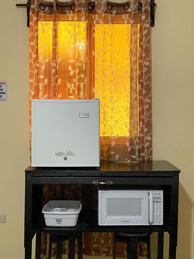 B Aparts Hotel Coxen Hole Екстер'єр фото