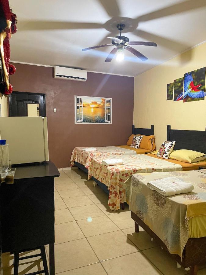 B Aparts Hotel Coxen Hole Екстер'єр фото