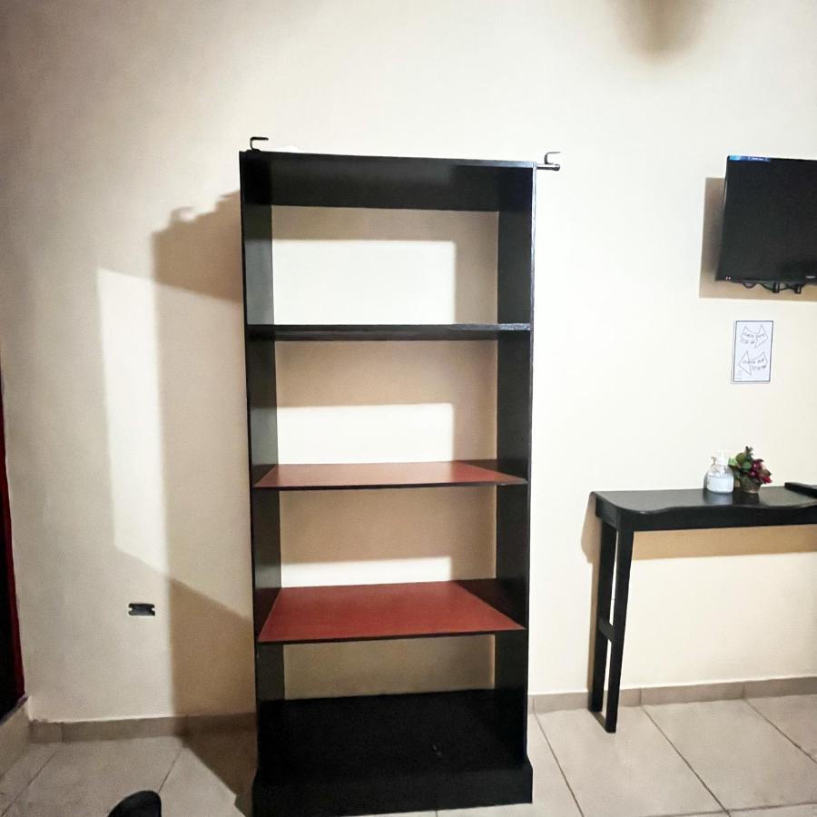 B Aparts Hotel Coxen Hole Екстер'єр фото