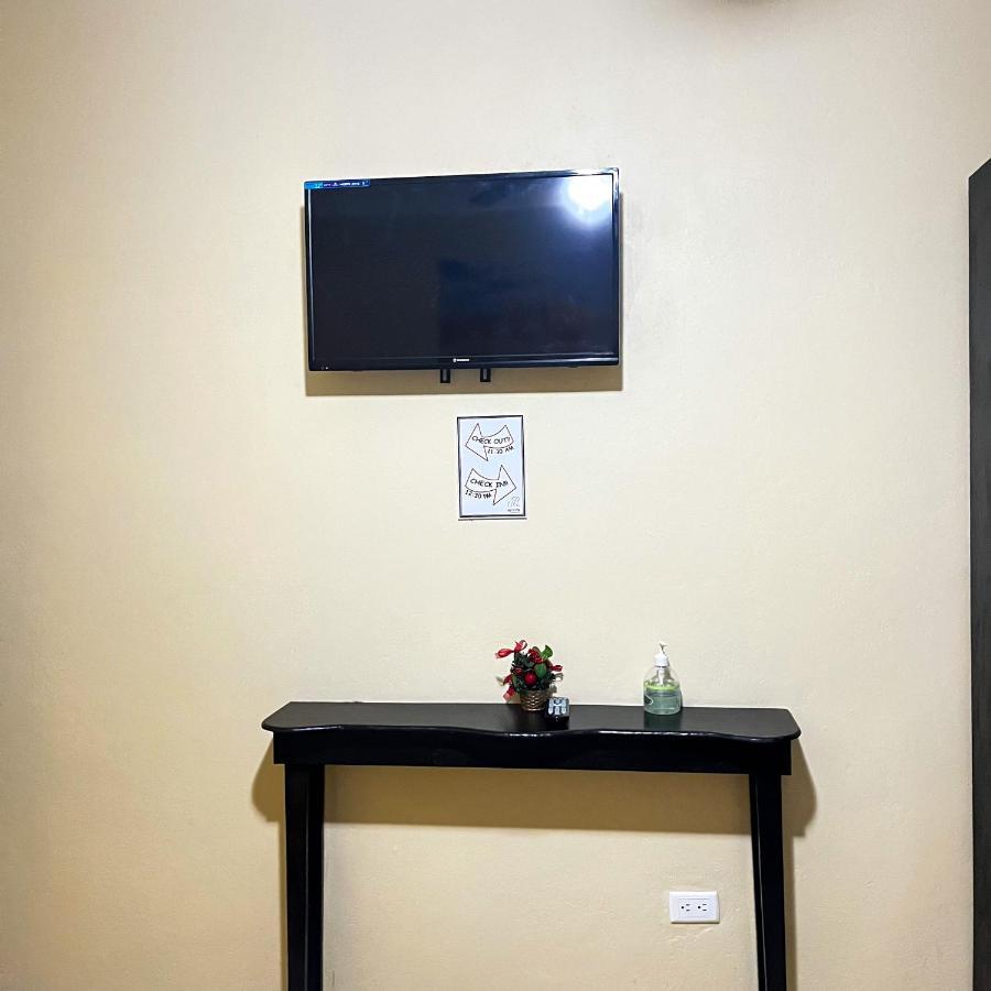 B Aparts Hotel Coxen Hole Екстер'єр фото