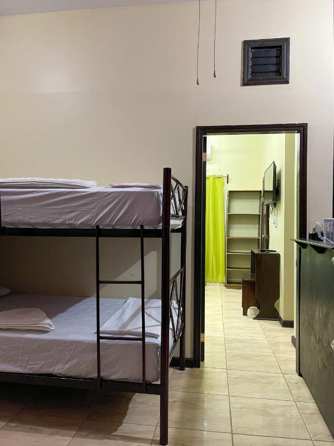 B Aparts Hotel Coxen Hole Екстер'єр фото