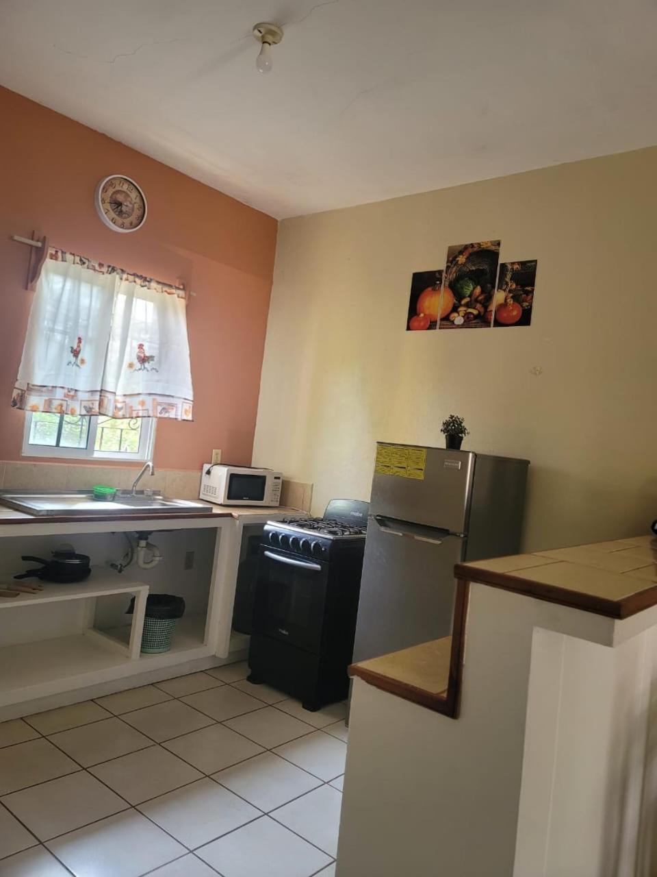 B Aparts Hotel Coxen Hole Екстер'єр фото