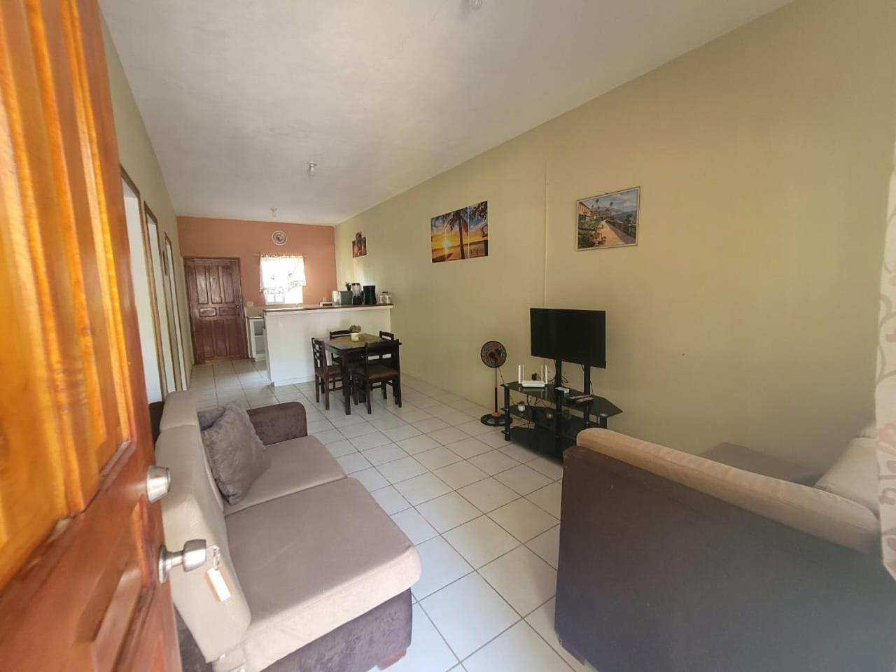 B Aparts Hotel Coxen Hole Екстер'єр фото