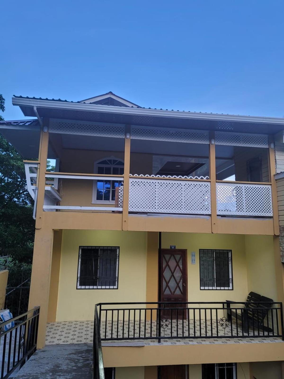 B Aparts Hotel Coxen Hole Екстер'єр фото