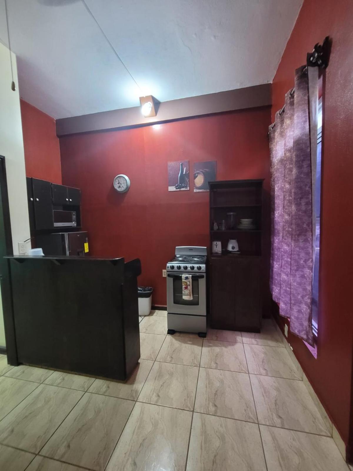 B Aparts Hotel Coxen Hole Екстер'єр фото