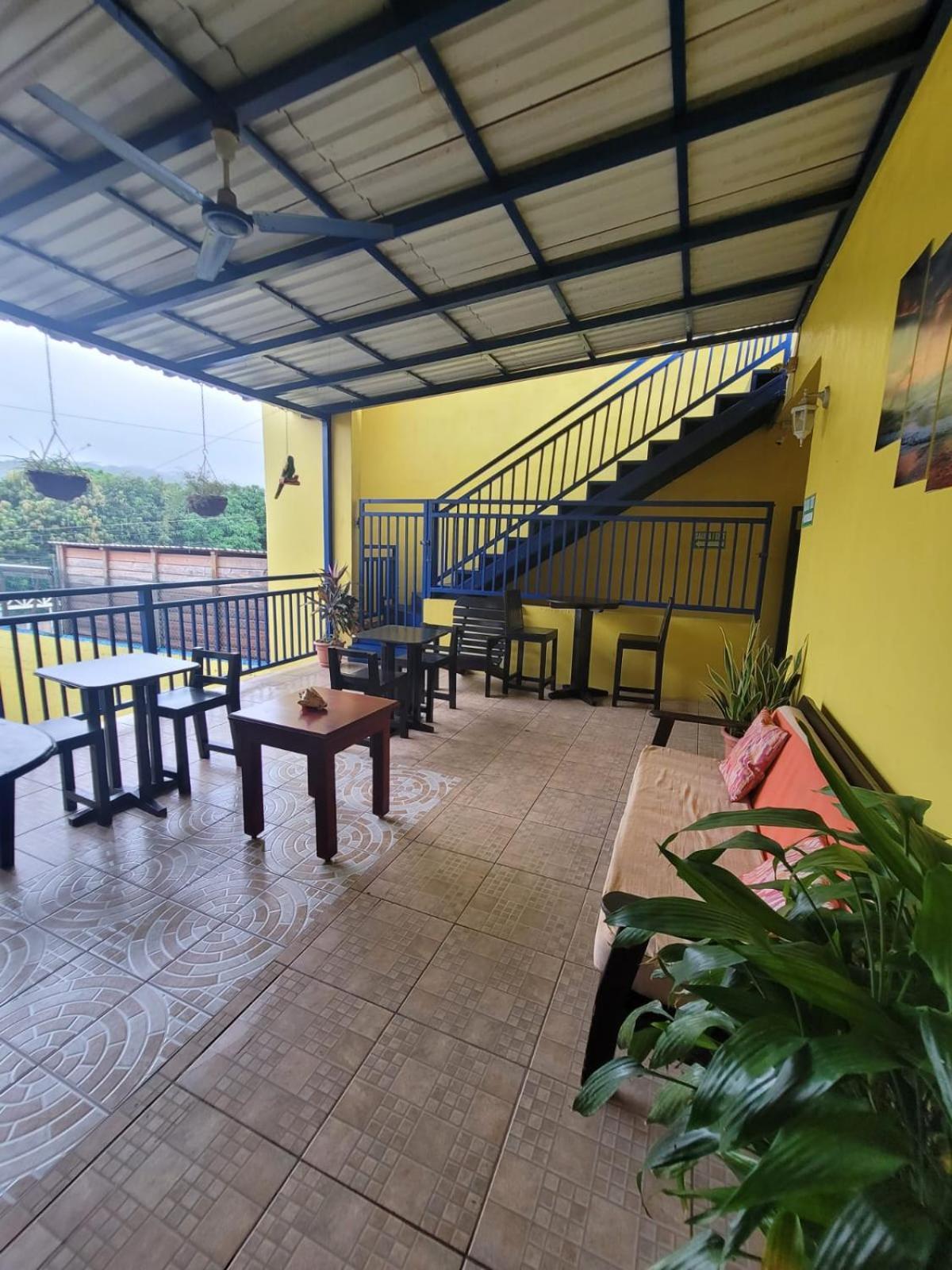 B Aparts Hotel Coxen Hole Екстер'єр фото